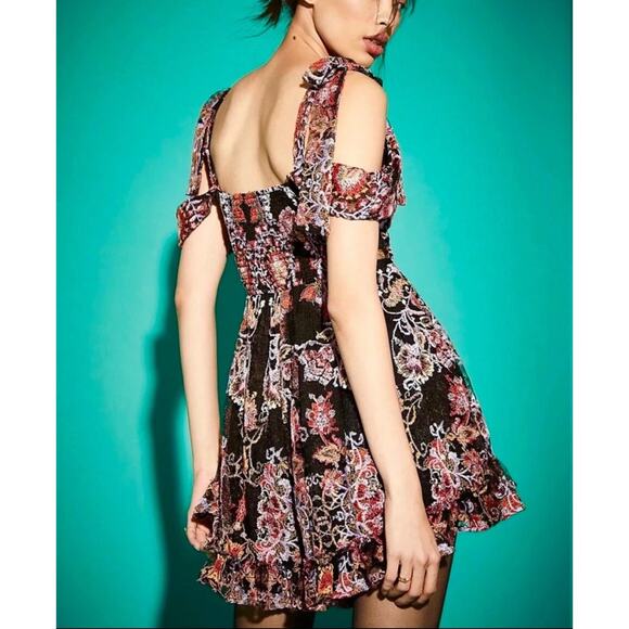 Free People Black Pink Floral Embroidered Marie Mini Romper Size Small 2321 - Picture 2 of 11